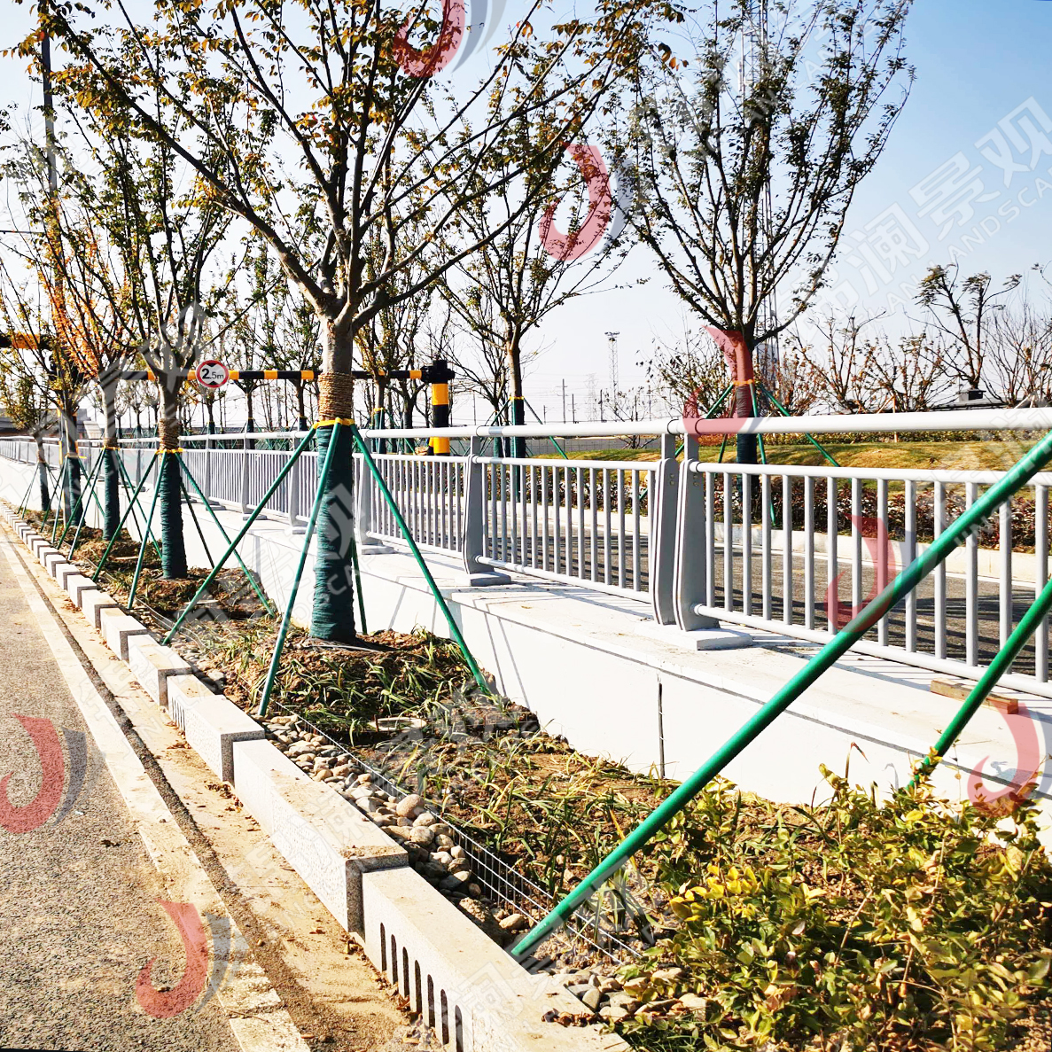 景观栏杆,桥梁装饰,铸造石,晶铸石,精铸石,铝合金栏杆,铝合金防撞护栏,UHPC装饰挂板,UHPC清水板,GRC