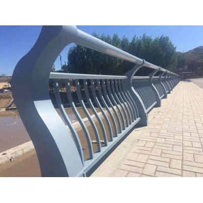 设计金属桥梁栏杆应注意哪些事项？